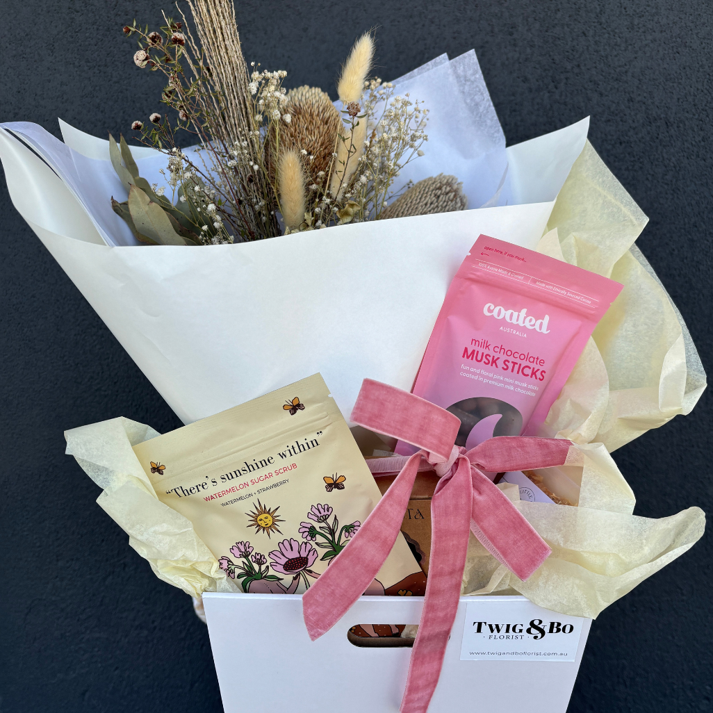 Dried Flower Gift Hamper / Dried Flowers, Chocolate & Bubbles