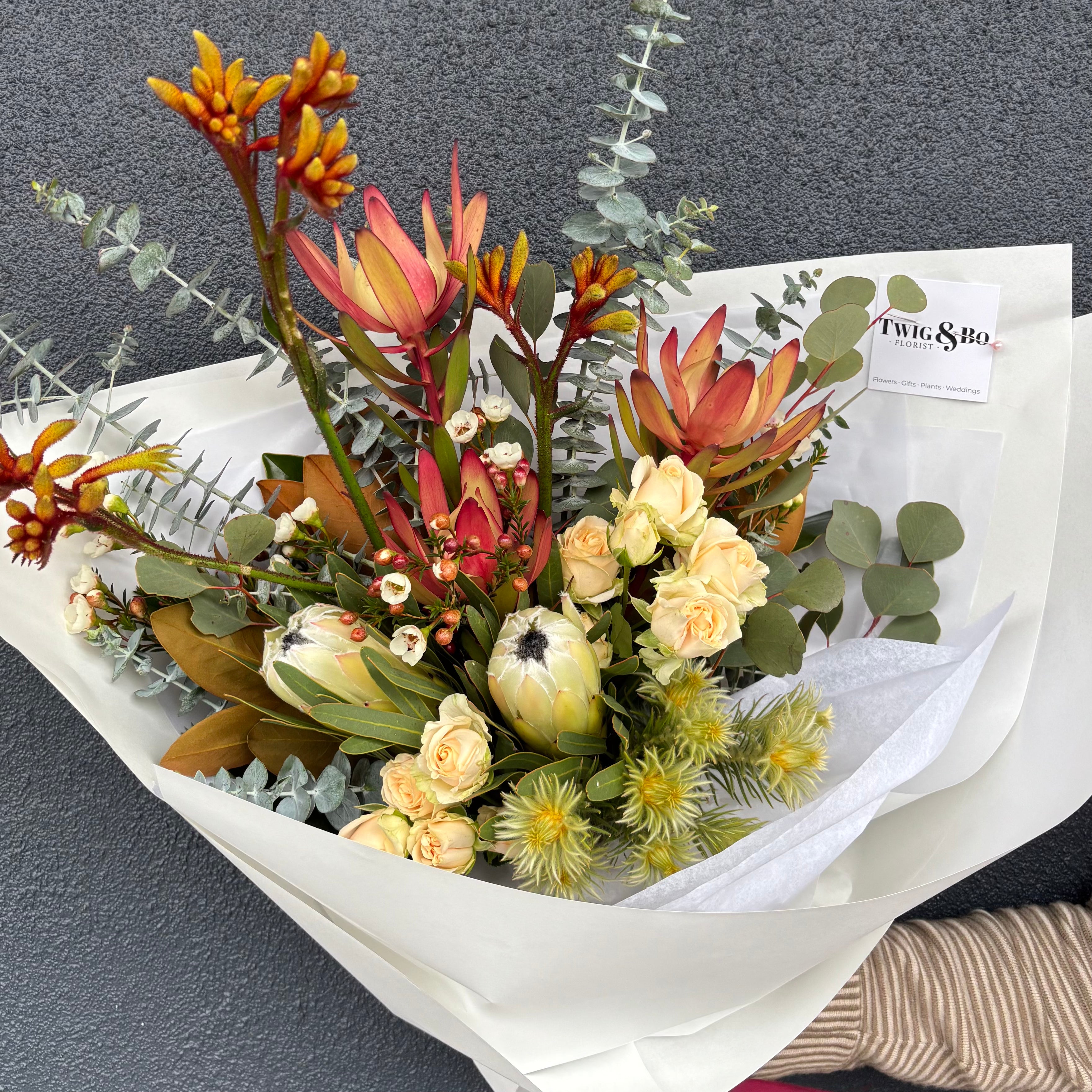 Sarah – Romantic Native & Rose Flower Arrangement