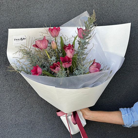 Linda; Tulip Bouquet Arrangement