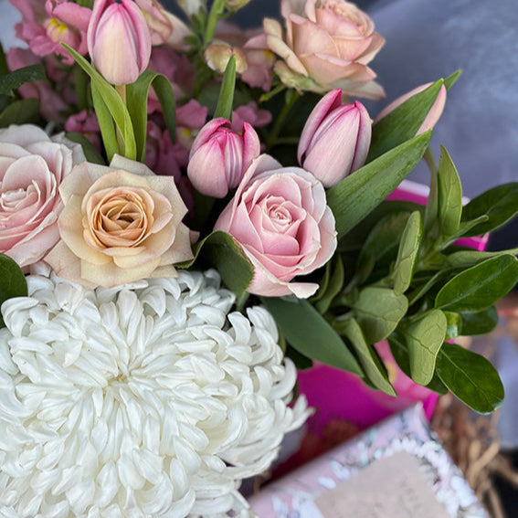 Dorothy; Pastel Fresh Flower Gift Hamper
